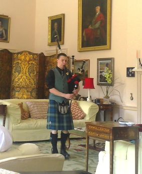 Ali Turner piping at Foulis Castle in the Highlands - www.aliturnerpiper.com